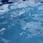 Kan pooltelte monteres på forskellige typer underlag?